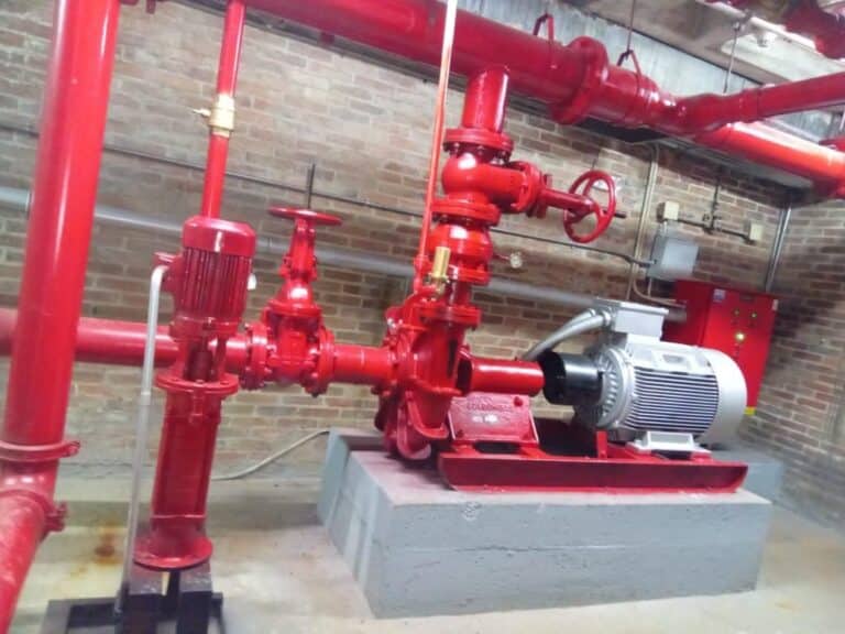 Guía NFPA para redes contra incendios: Sistema de bomba contra incendio horizontal con bomba jockey en cuarto de máquinas